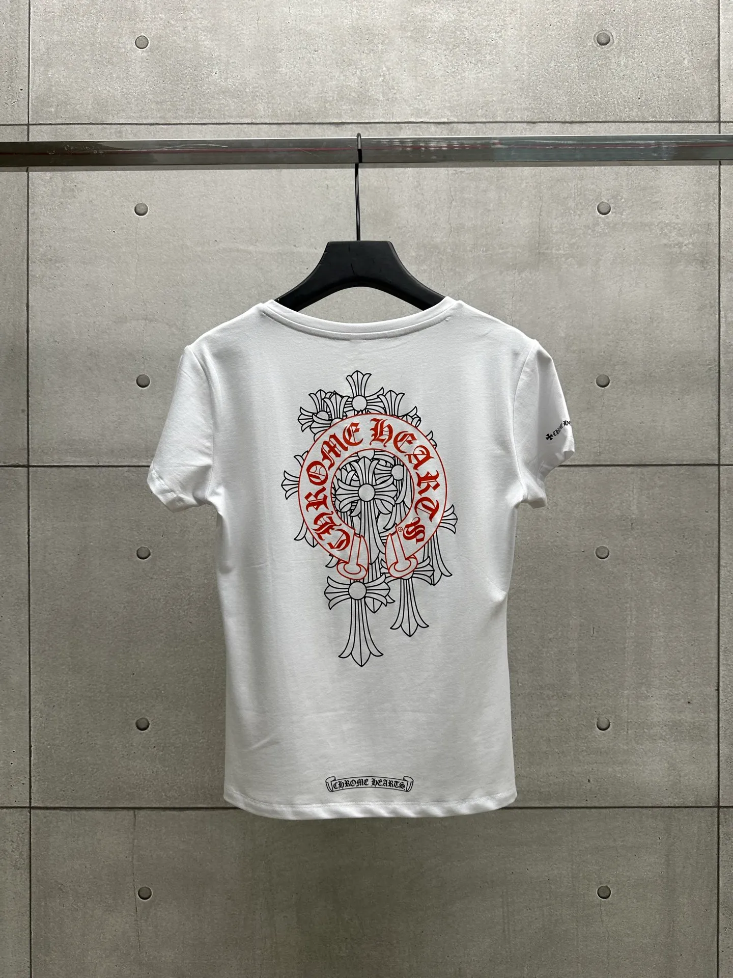 P126 #083 CHROME HEARTS 25SS women's T-shirt Made of 220G original consistent fabric V-neck women's waist style The whole body is made of imported digital direct printing Color: White Size: S M L